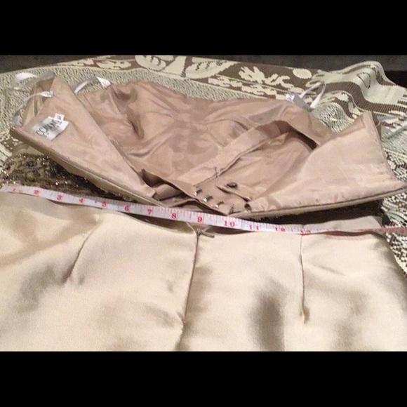 ⭐️⭐️HOST PICK⭐️⭐️⬇️Price Drop⬇️NWOT Strapless tan/gold evening sheath dress - Picture 4 of 4